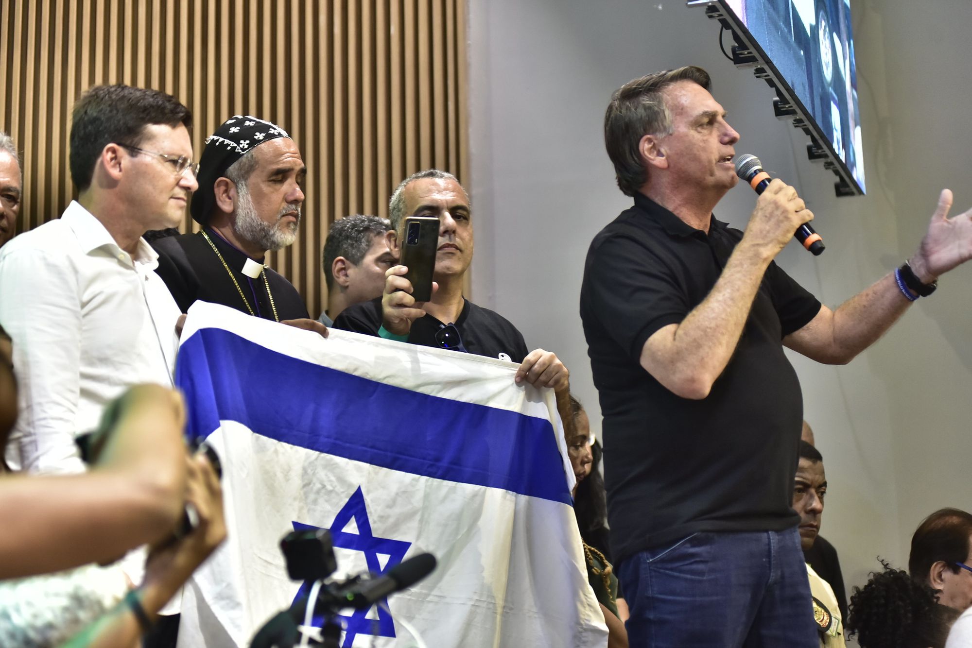 Bolsonaro recebe convite de Netanyahu para visitar Israel em meio a tensões