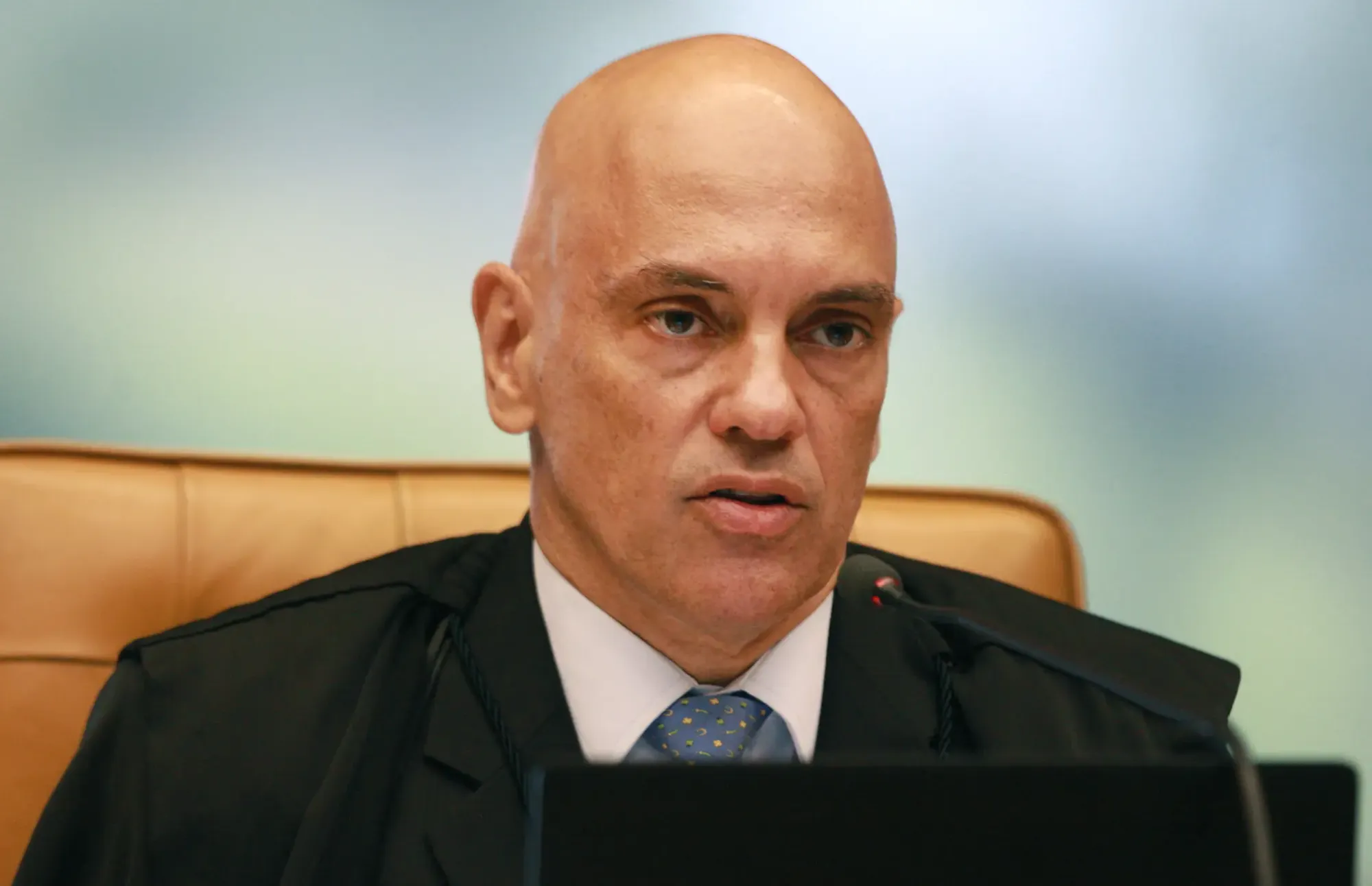 Moraes exige que Bolsonaro esclareça hospedagem na embaixada húngara em 48h