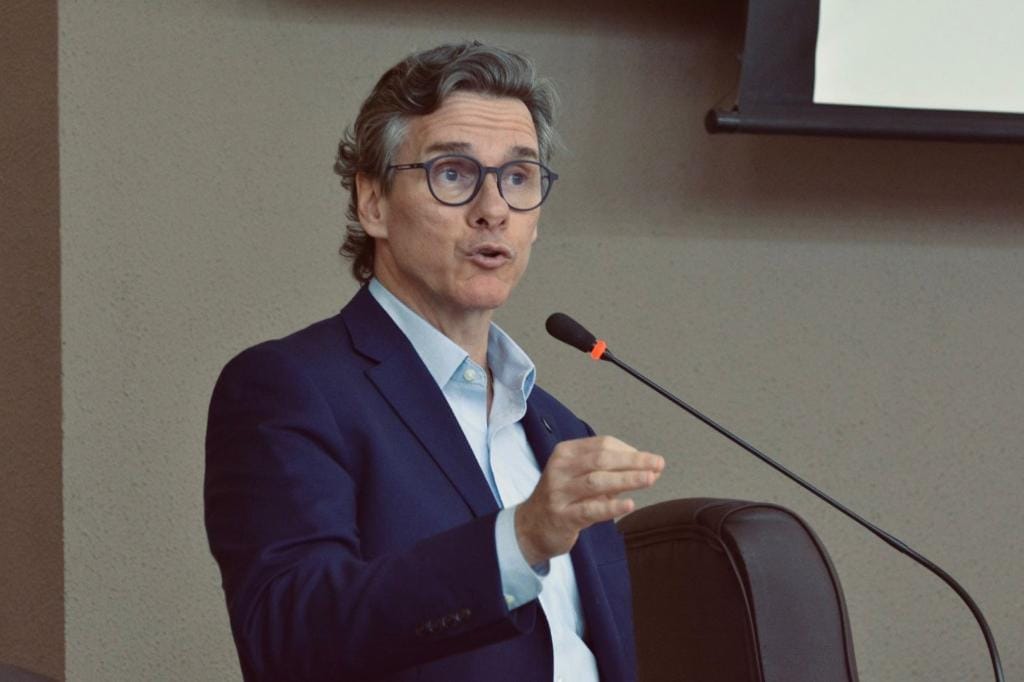 Gallo diz que corte de imposto não reduz preço do combustível: "não chega na bomba"